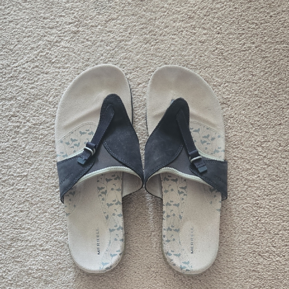 Merrell Black and Tan Flip-Flops